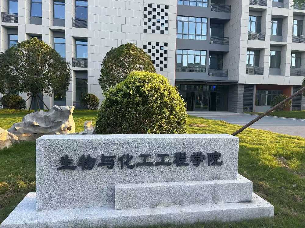 芝罘区扬州职业大学体育场高杆灯项目